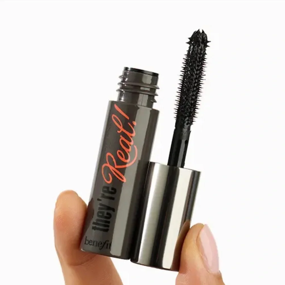 Benefit Cosmetics -- They're Real! Lengthening Mascara in Jet Black